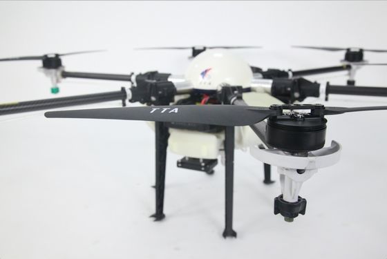 Elektrische Quadcopter-Drohne für die Feldspritzung mit TPU-Material